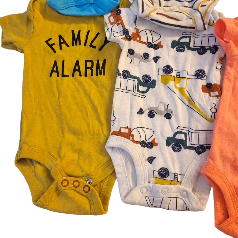 ⚠️SOLD⚠️Lot Of 8 Baby Boy Onesies Size Newborn - Picture 3 of 11